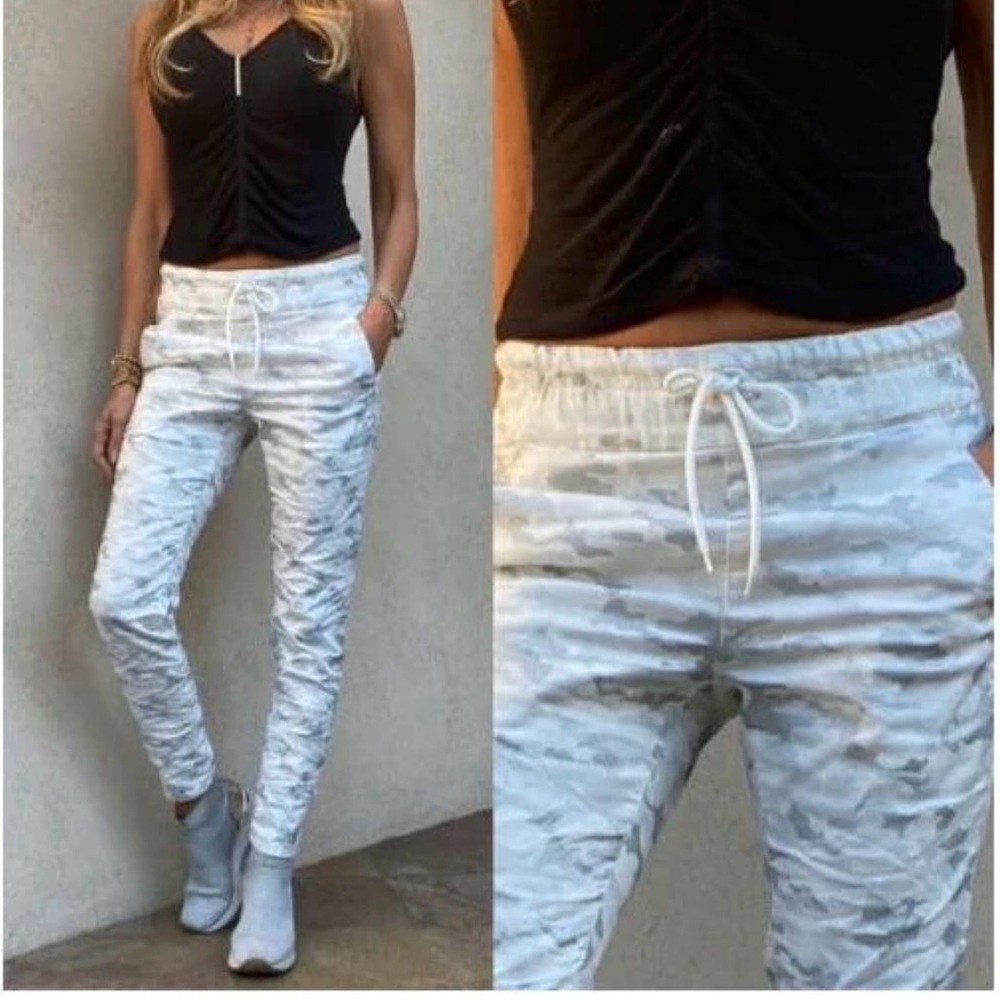 Bevy Flog Sheli White Camo. NWT